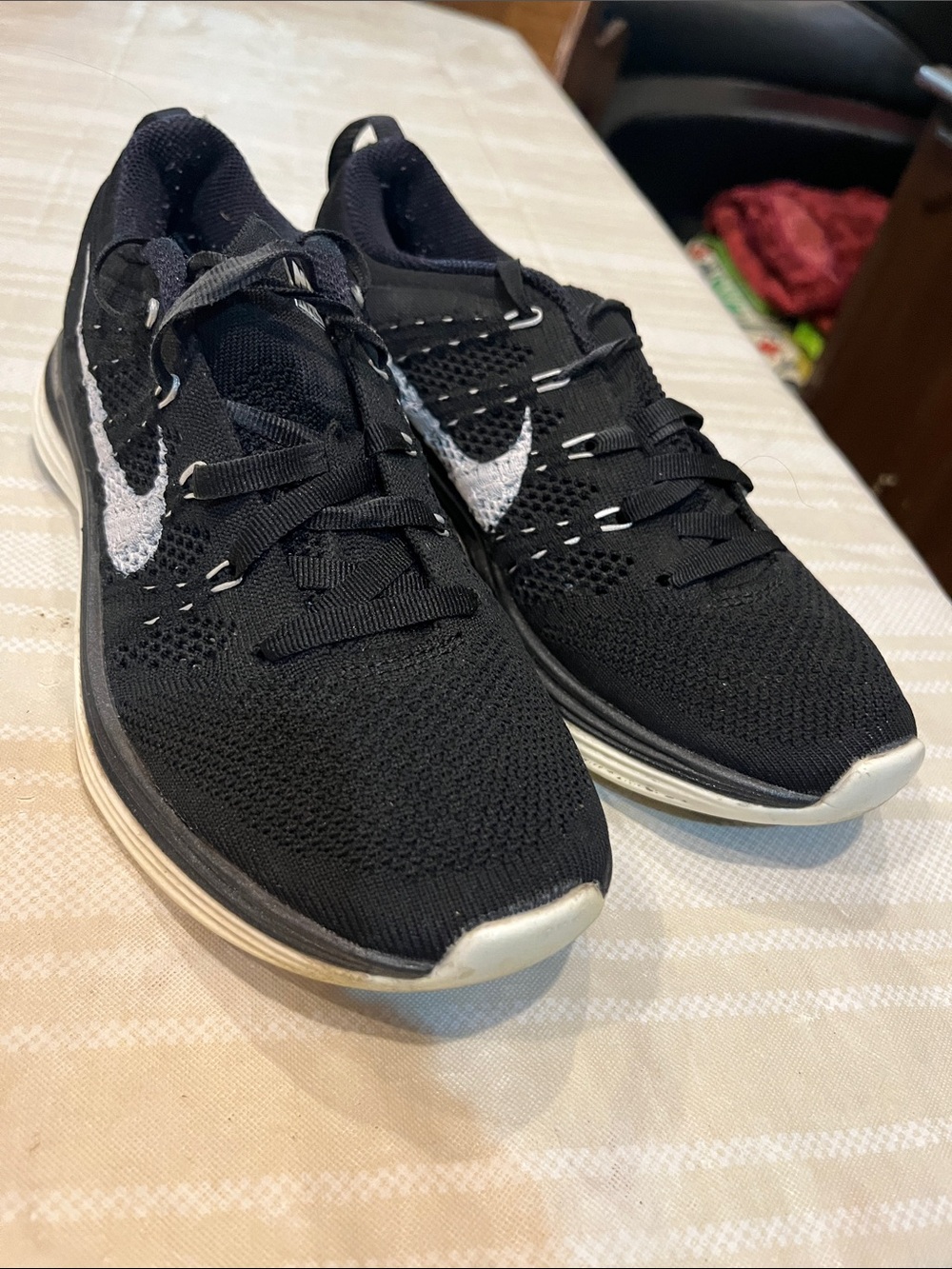 Nike Lunaron 554888-011 size 6 women’s